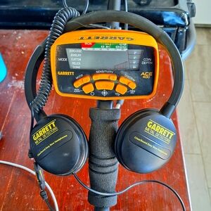 Garrett Ace 400 Metal Detector